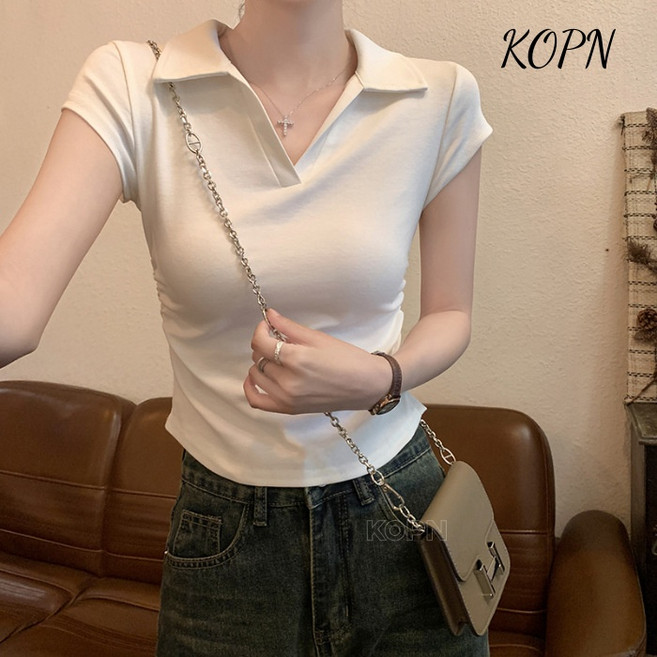 KOPN 여름 슬림핏 날씬해 보이는 스트레이트 숄더 티셔츠 여성 반팔 통기성 디자인감 불규칙 주름 쇼트 폴로 셔츠 상의