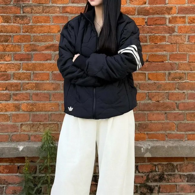 아디다스 오리지널 아디컬러 뉴 클래식 퀄티드 누빔 깔깔이 경량 봄버 자켓 블랙 HR8696