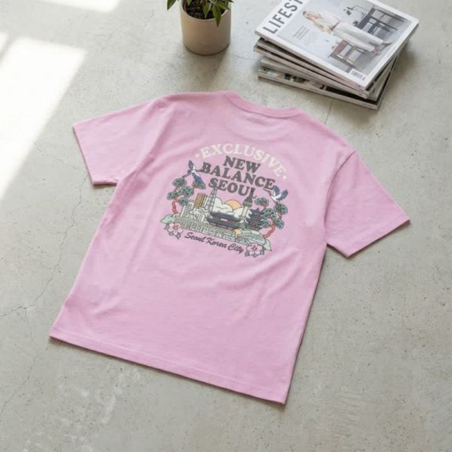 뉴발란스 NBNEG2A053 남녀공용 NB 서울 랜드마크 반팔티 PINK 25