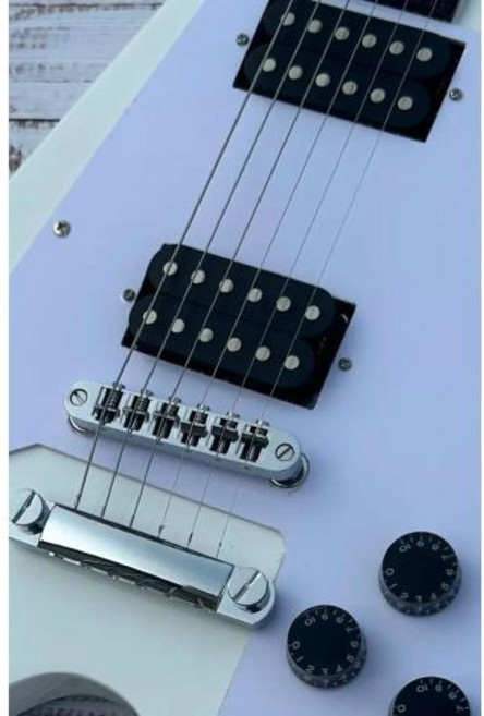 불규칙 일렉트릭 기타 화이트 플라잉 V 블랙 오픈 픽업 수입 목재 및 페인트 반짝이는 재고 빠른 배송, 1) GUITAR, 1개, 없음