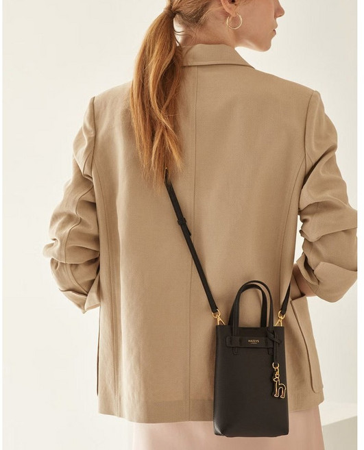 헤지스 [백화점 선물포장 BEST]블랙 단색 소가죽 여성 미니토트백 겸 크로스백 HAZZYS 여자 경량 미니백 휴대폰 가방 여행 편한 가벼운 데일리 가방