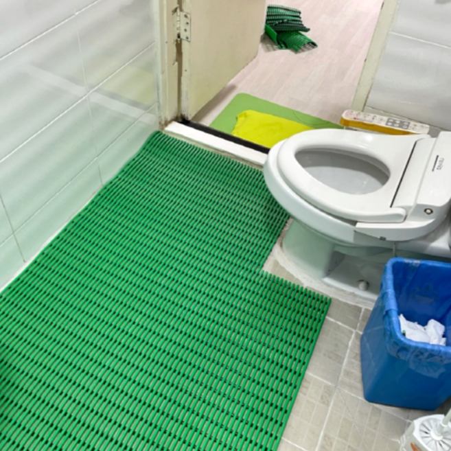 친환경 건식 화장실매트 DA-006 고급형 대형 200cm*90cm 미끄럼방지매트 물빠짐 다용도 매트 격자롤 고급형 욕실매트 노인 장기요양 복지용구 실버용품 요양등, 회색, 1개