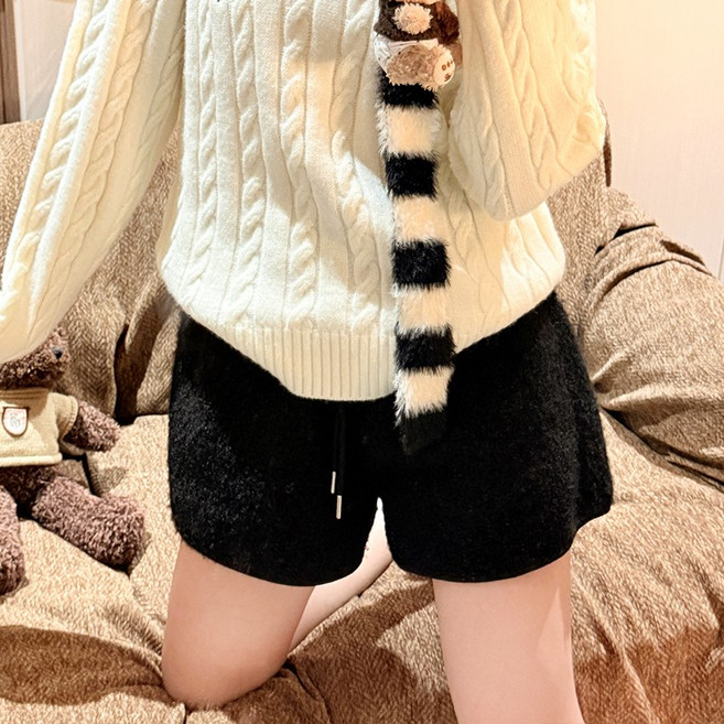 여성 겨울 하이웨이스트 따뜻함 쇼트 팬츠 양털 뽀글이 밴딩 반바지 A라인 와이드 후리스 쇼트 팬츠