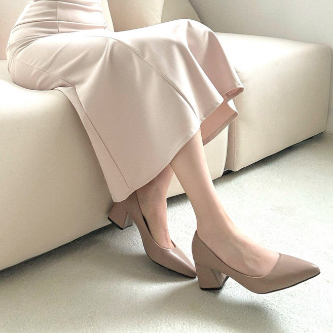 러블리디 헤레느 포인티드 토 미들힐 승무원 면접용 발편한 통굽 5cm 펌프스