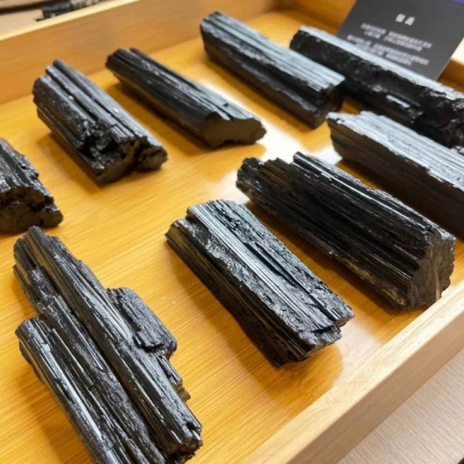 念念不忘 黑碧璽原礦 電氣石 天然水晶擺件 淨化能量 護身, 1個, 0.8-1KG黑碧璽原礦/個