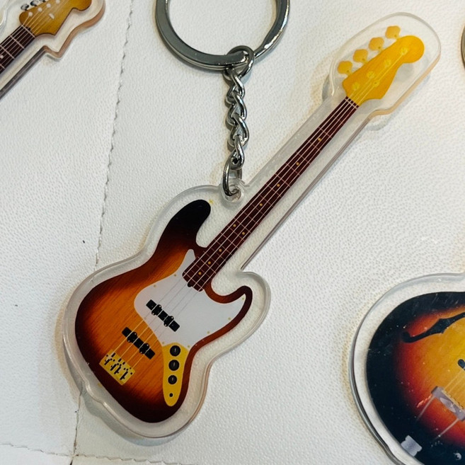 時空樂器坊 可愛樂器吊飾 水果鑰匙圈 趣味音樂吊飾 吉他裝飾小禮物, 1個, FBASS電貝斯吊飾
