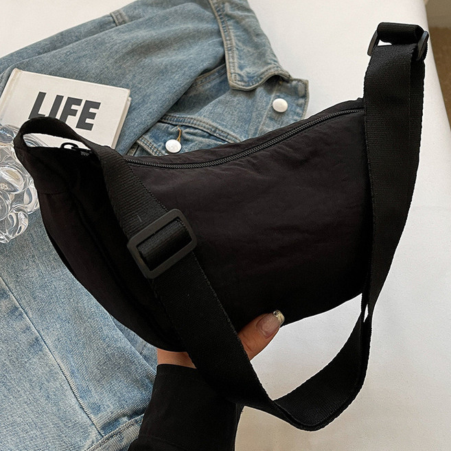 半月包 斜肩包 小包 日系 小眾 休閒 男女同款 尼龍 餃子包 學生 百搭 時尚, 黑