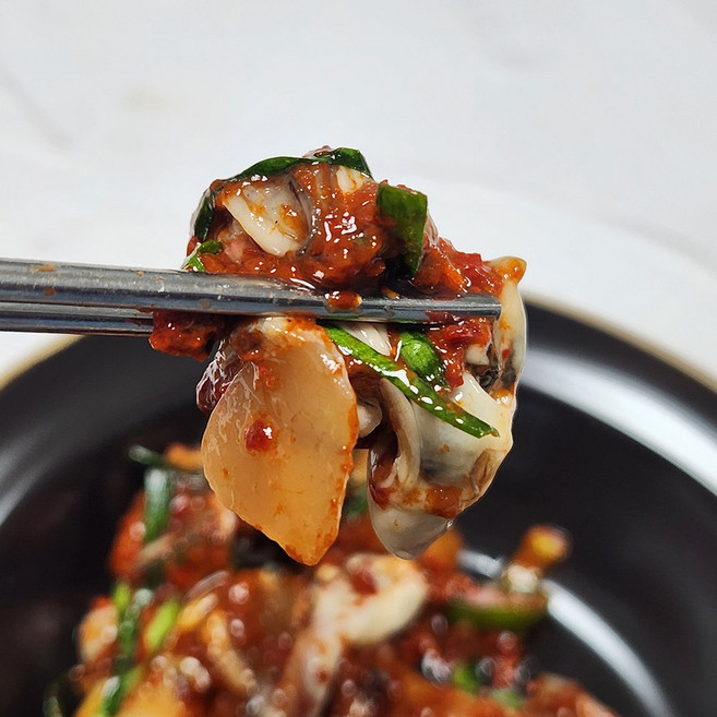 30년전통 굴무침 통영 싱싱한 생굴무침 330g, 4개