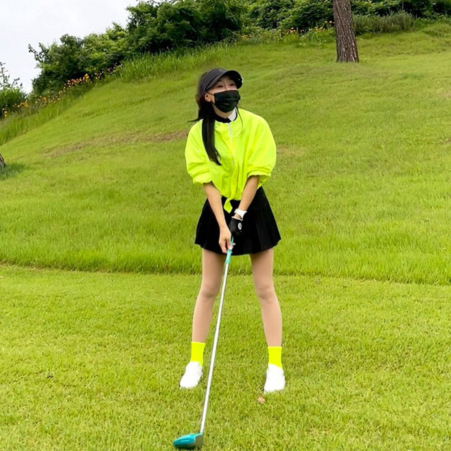 투솜 여성골프바람막이 여성골프점퍼 스타일 오프 크롭 후드 바람막이 여성 봄 라운딩 골프 점퍼 바람막이 골프장 코디룩
