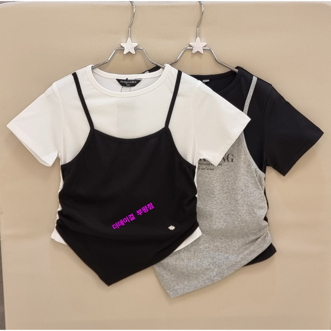 더데이걸 부평점 러블리한 셔링 디테일로 자연스럽게 나시와 레이어드 연출되는 핏이 예쁘고 사랑스러운 여아 크롭 반팔 티셔츠