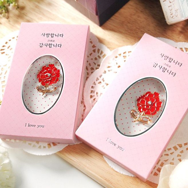 카네이션 사랑 브로치 2개입 뱃지 어버이날 스승의날 선물 귀여운 예쁜 이쁜 미니 부모님 선생님 패션브로치