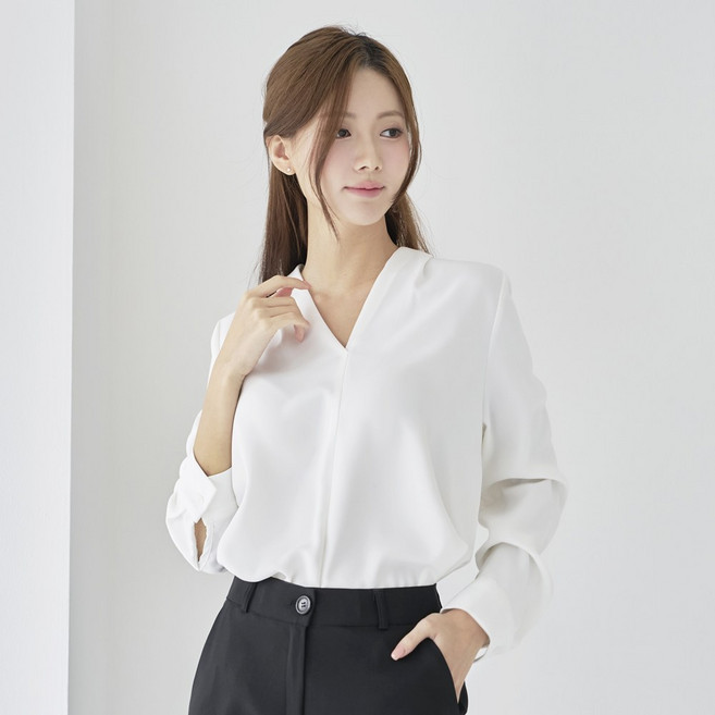 더웨이나인 여성 V넥 화이트 블라우스 면접 정장 셔츠 흰색 차르르긴팔