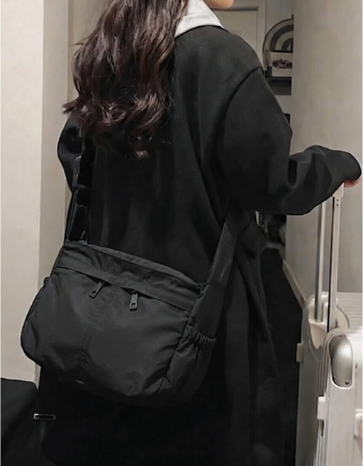 라이노아 초경량 방수 메신저백 크로스백 헬스 여행용 남녀공용 데일리 가방 230g