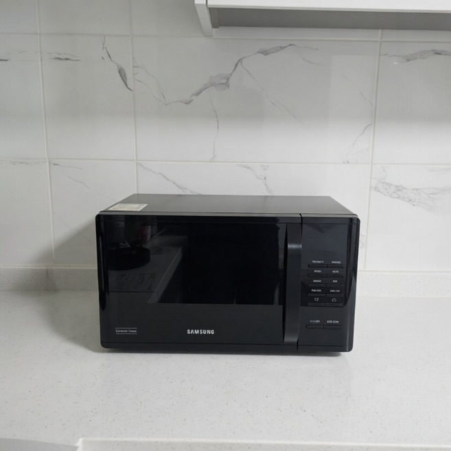 삼성전자 세라믹 전자레인지 화이트 23L 버튼식, MS23C3513AK (블랙 색상)