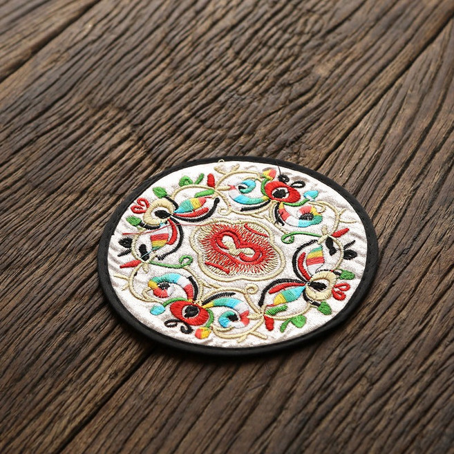 六良瓷 中式絲綢刺繡花杯墊 雲南民族風隔熱茶杯墊, 白色刺繡杯墊, 1個