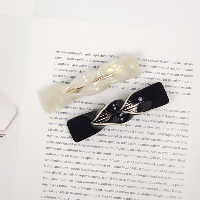 다프네 바렛 트위스트 반머리 프랑스 명품 반묶음 로우번 셀룰로오스 이태리 자동핀 머리핀 헤어핀