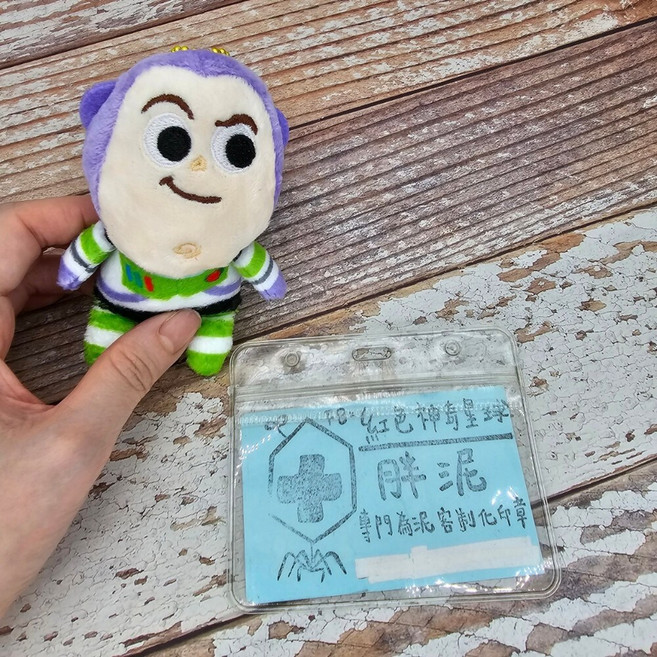 Disney PIXAR 玩具總動員角色伸縮識別證扣 護理師護士醫師學生證件夾 巴斯胡迪抱哥抱抱龍, 1個, 巴斯