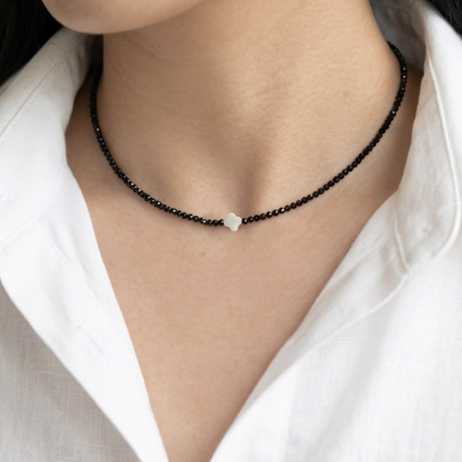 행운 천연 자개 원석 네잎 클로버 블랙 크리스탈 비즈 초커 목걸이