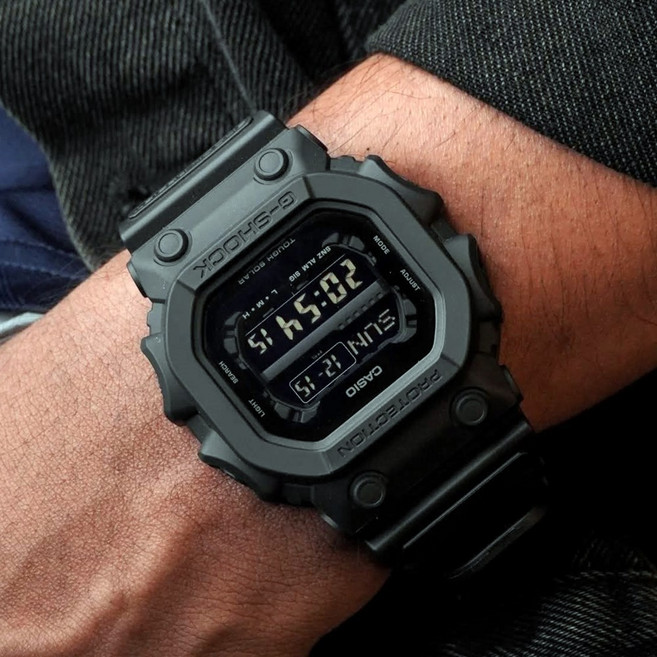 지샥 탱크 터프솔라 남자 전자시계 GX-56BB-1