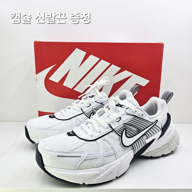 [국내AS가능정품] 나이키 여성용 런닝화 V2K 런 화이트 블랙 운동화 캡슐 신발끈 사은품 증정