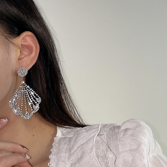 현블러썸 왕 조개 큐빅 드롭 귀걸이 블링블링 여름 조개드롭 빈티지 화려한 여성스러운 고급스러운 드레스 연말