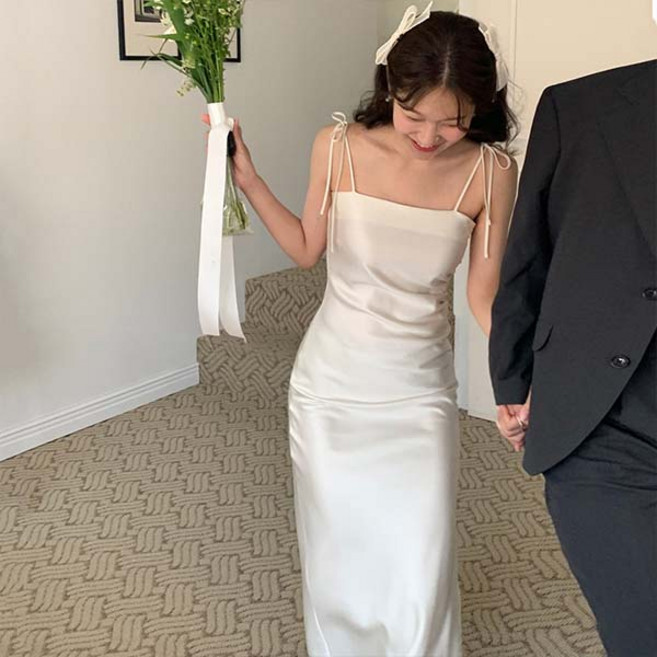 어반룩북 루미에르 셀프웨딩 새틴 슬리브리스 원피스