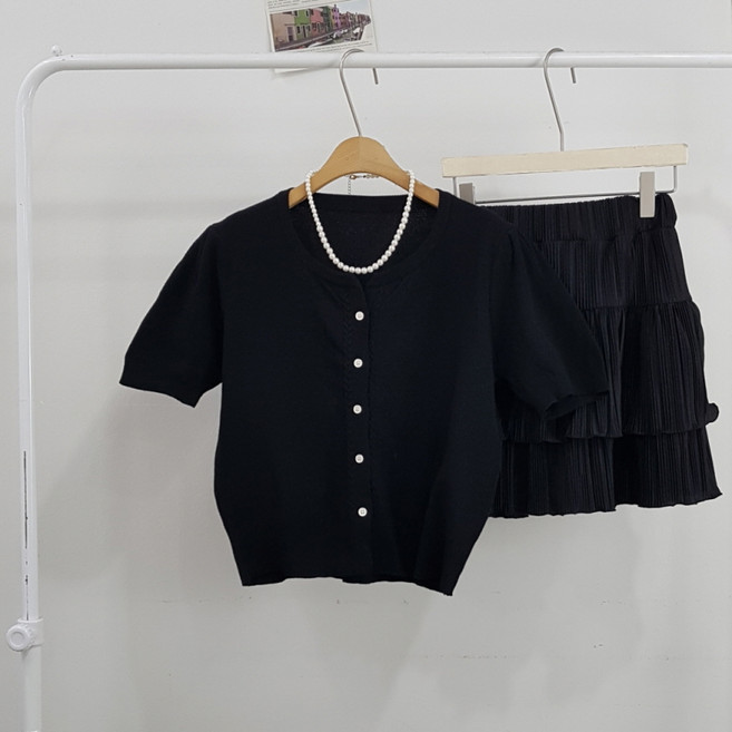 상상그이상 여성용 단추 크롭니트 파스텔컬러 베이직핏 부드러운 니트소재 퍼프셔링 간절기 니트 가디건 스커트 코디 반팔니트