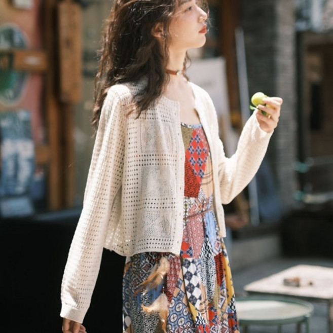 jieve 여성 봄여름 니트 카디건 심플 디자인의 구멍 뚫린 미니멀한 스타일의 긴팔 라운드넥 숏 스타일 SX121163