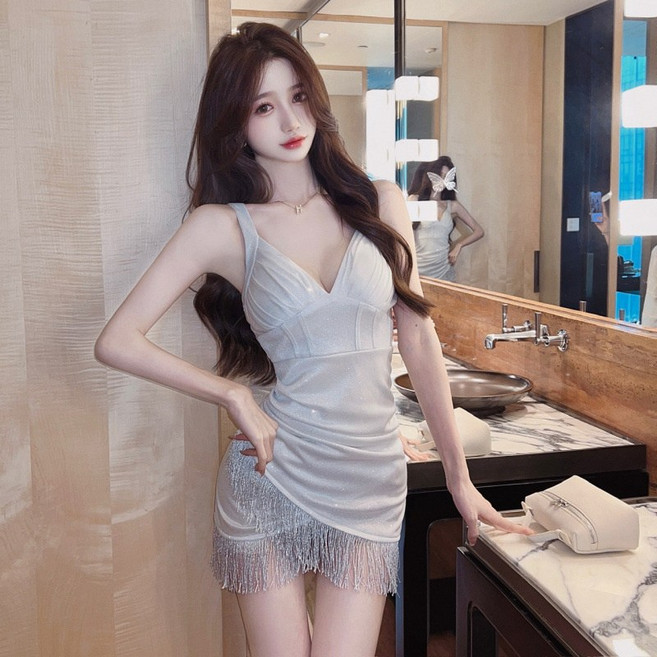 DFMEI 吊帶連衣裙女低胸時尚流蘇荷葉邊收腰包臀短裙