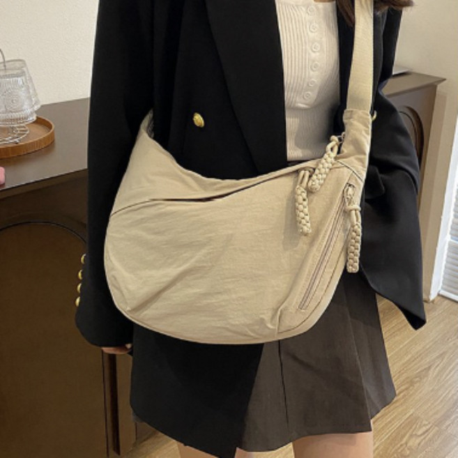 루비앤 가벼운 유럽여행 크로스백 경량 나일론 크루아상 일본여행 데일리 슬링 메신저백