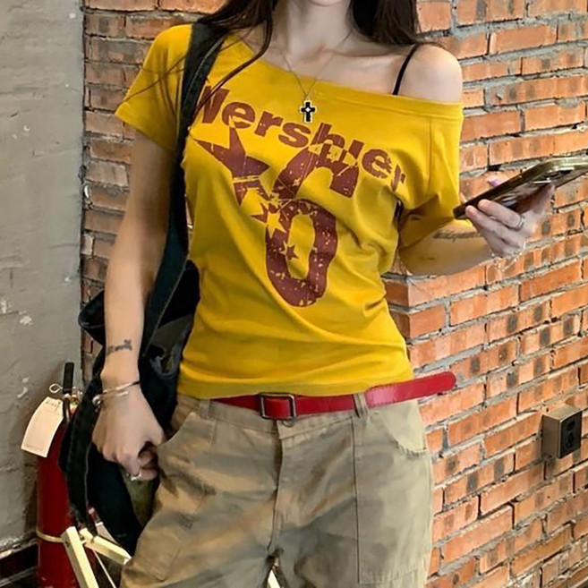 더벨러리 여성 프린팅 오프숄더 반팔 티셔츠 BCT5141 원숄더 레터링 코튼 면 스판 캐쥬얼