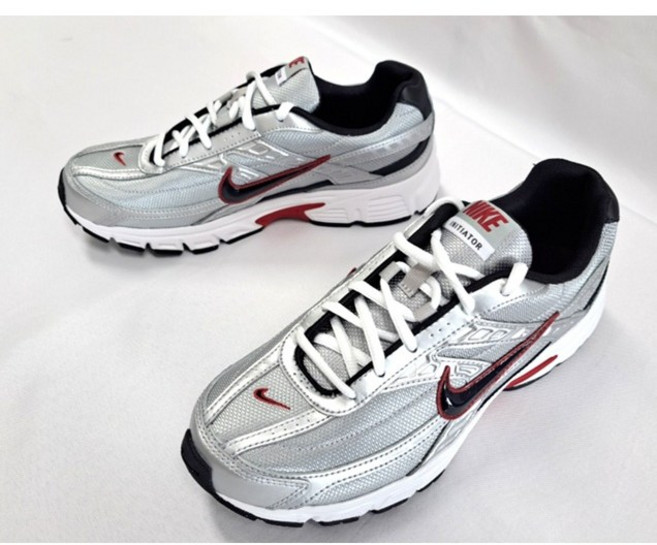 [국내 매장 정품] 나이키 남성 러닝화 이니시에이터 실버 HAERIZEN