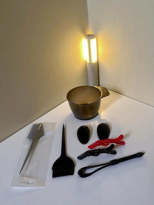 [셀프염색 스타터] 염색빗 귀마개 케이프 빗 헤어마사지, 미용 악어집게 1개 검정