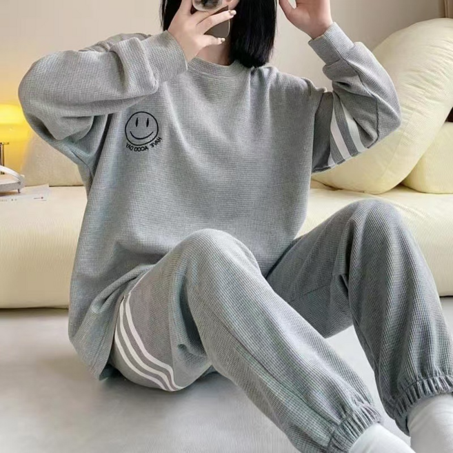 簡約小笑臉少女休閒短袖睡衣女士圓領寬鬆家居服