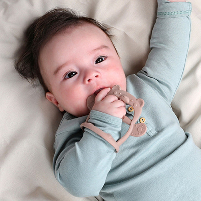 1+1 (한정수량 300개) 국내생산 쁘띠누베 실리콘 곰 꽃게 손목 치발기 아기치발기 동물치발기, 손목치발기, 코지베이지, 2개