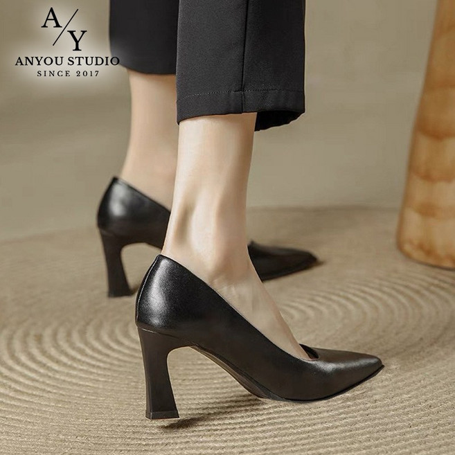 ANYOU 여성 블랙 포인티드토 펌프스 7cm 슬림라인 미들힐 심플 클래식 오피스 면접 구두