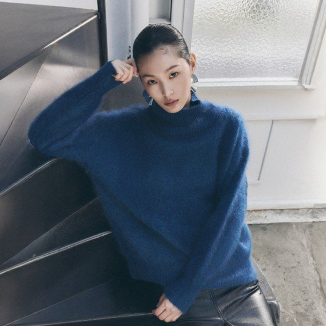 르네크루 25FW 브러쉬드 화이트캐시미어100% 풀오버 [런칭 가격 349 000원]