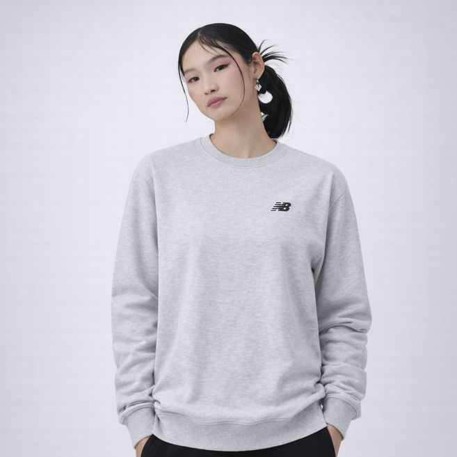 뉴발란스 맨투맨 스탠다드핏 스몰로고 UNI 에센셜 NBSG6316