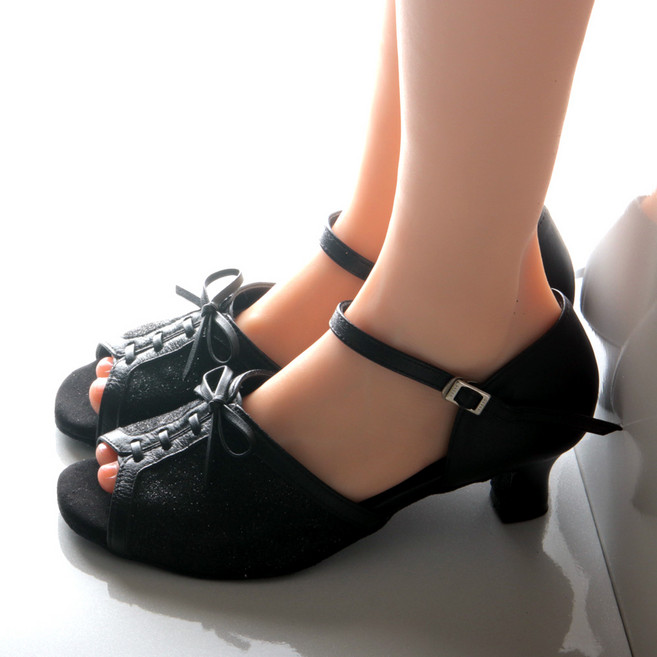 슈띠끄 여성 댄스화 SWD503 발편한 쿠션 댄싱화 국내산 라인 수제댄스화 5센치 굽 스포츠댄스화 방송댄스화 라틴댄스화 사교댄스화 주문제작 가죽 리본, 230, 블랙