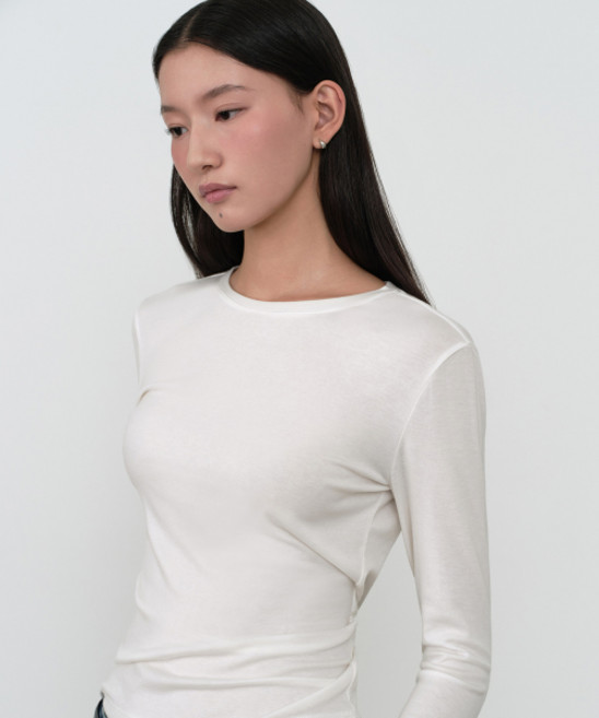 무신사 스탠다드 WOMAN 우먼즈 울 텐셀 슬림 긴소매 티셔츠 아이보리 MWETL8D09-IV 505393