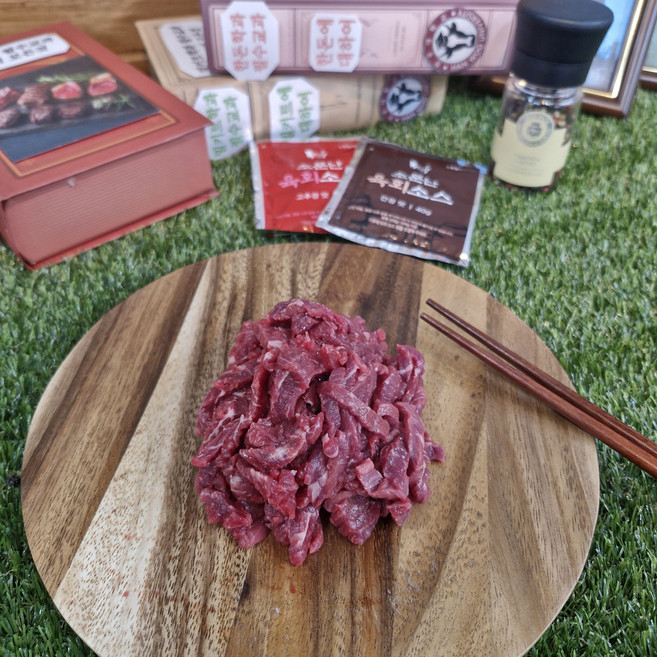 한우대학 엄선한 한우 암소 1등급 신선한 한우육회 한우육사시미(소스제공), 500g, 육사시미, 500g, 1개