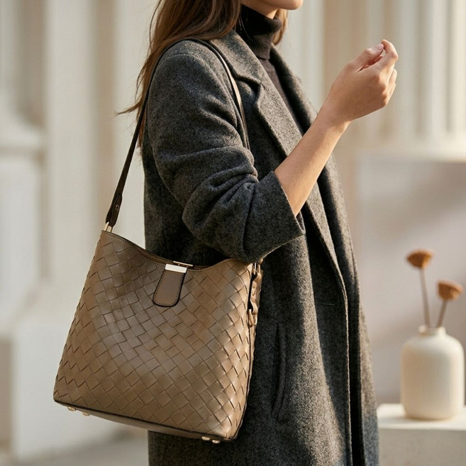 유다이아 여성 캔버스 사각 클래식 가죽 토트백