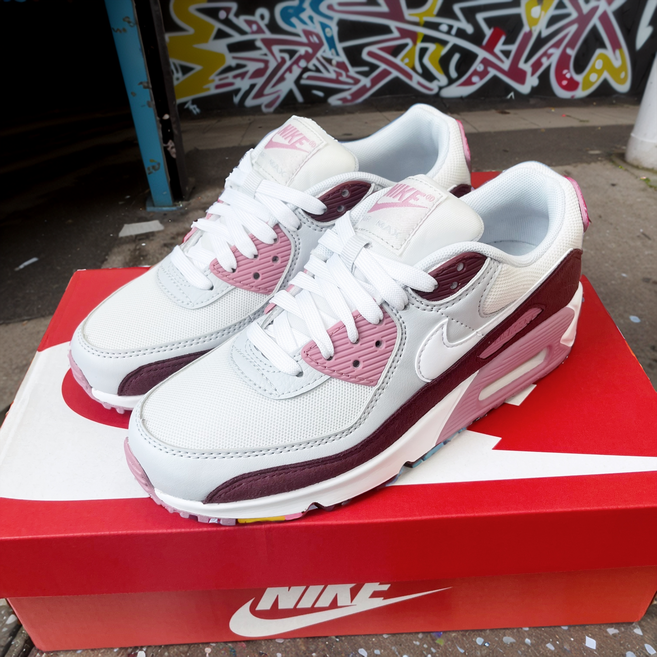 나이키 에어맥스 90 SE 다크 팀 레드 플래티넘 틴트 핑크 분홍 여성용 스니커즈 운동화 패션화 데일리화