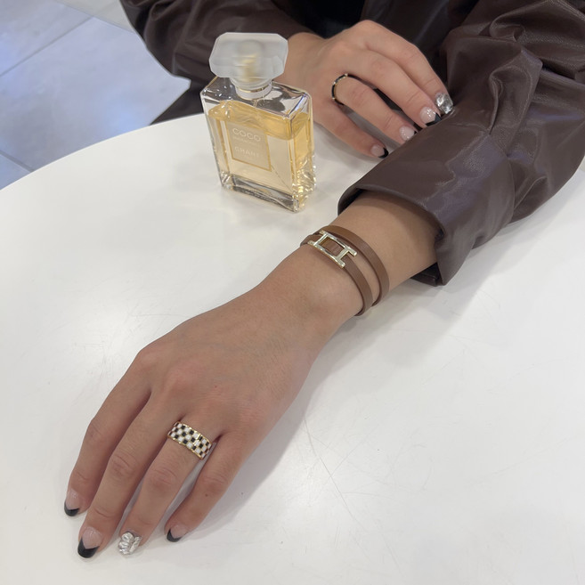 에이치스 시크 심플 레더 투스트랩 꼬임팔찌