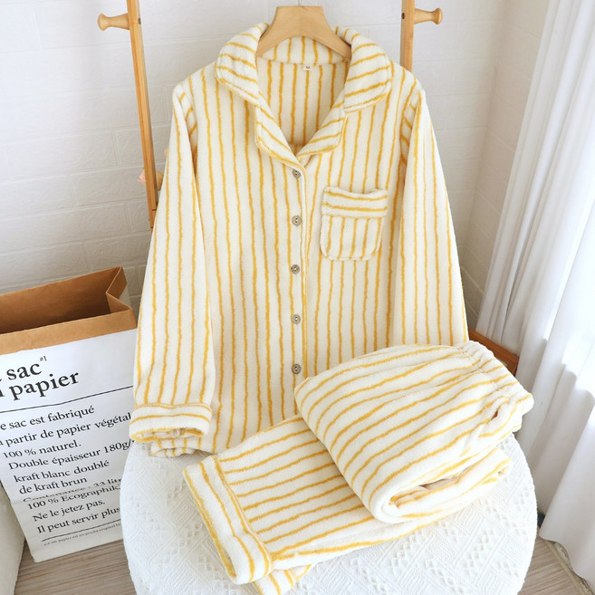 아르앤유 따뜻한 극세사 줄지 홈웨어 수면 파자마 상하의 세트