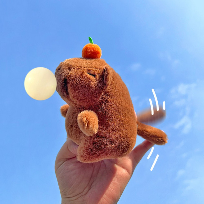 이지유 풍선껌 부는 꼬리 흔드는 카피바라 키링 귀여운 꼬리콥터 동물 인형 가방 열쇠고리 선물, 1개, 풍선껌 브라운, 15.5cm