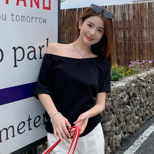 白色斜肩露肩t恤女短袖夏2026新款寬鬆顯瘦一字肩高級感辣妹上衣, S(80-100斤)
