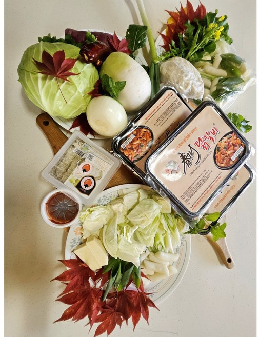 춘천 닭갈비 2KG 천연재료/국내산 밀키트 각종 야채 고구마 떡볶이 사리 동치미 포함, 1박스