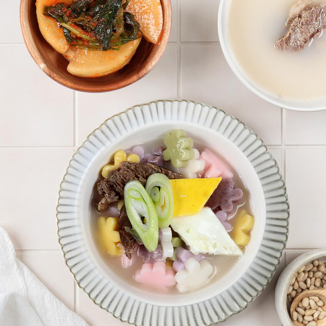 할머니네 김치항아리 꽃떡국떡 700g 국내산 천연재료 오색 꽃모양 떡국떡, 1개