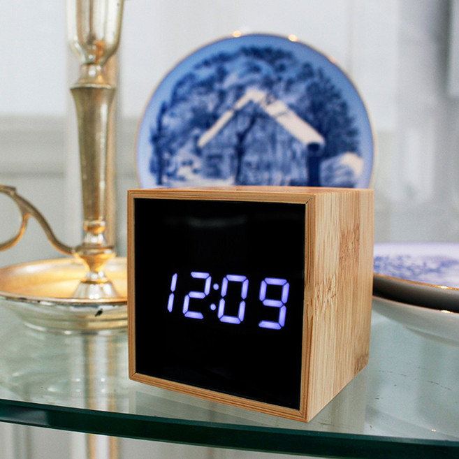 대나무 큐브 우드 LED 탁상시계 알람 무소음 전원어댑터 포함, 블루LED